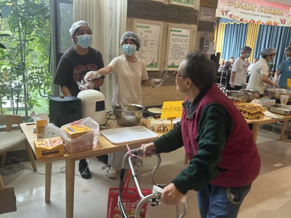一暄康养金牛院美食节烘培区