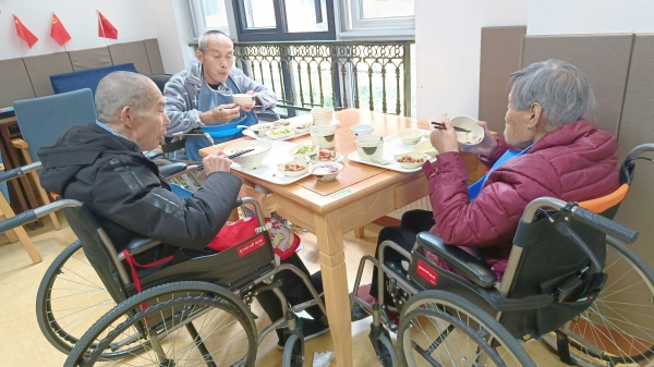 成都养老院经验雨季老年人慎防五种病——防肠胃疾病
