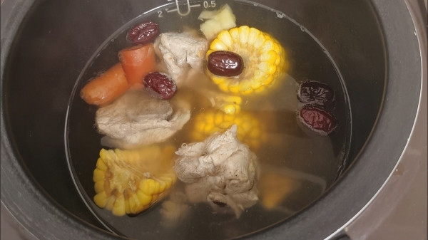 青羊区养老院经验分享-一暄康养-女人吃红枣山药汤可以补血养生-红枣山药汤