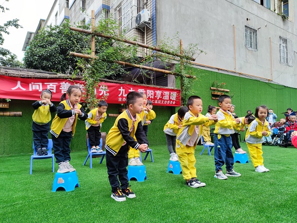 九九重阳享温暖丨成都康养一体养老院一暄康养天仁院——幼儿园文艺节目表演