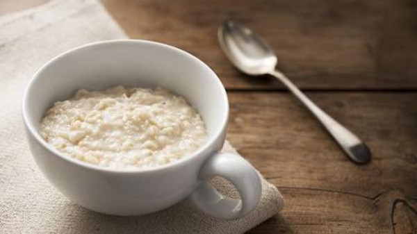 【乳糖不耐受人群福音】成都养老院分享：6种可替换牛奶的食物（上）-燕麦粥