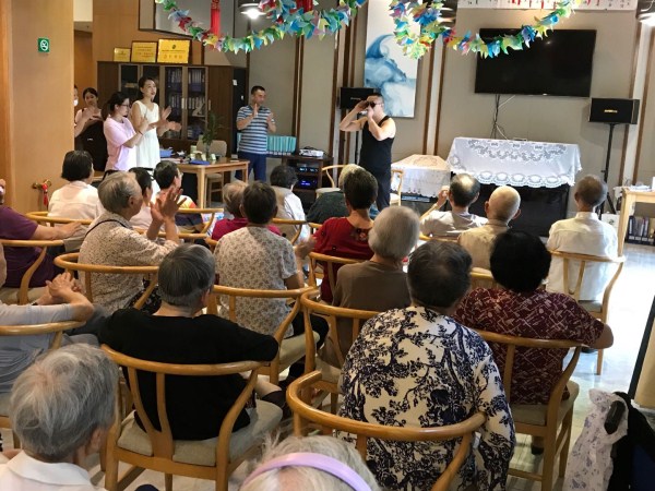 一暄康养理疗师邱医生表演
