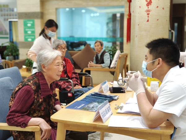 又一所医院到成都金牛区养老院了| 四川蓝生脑科医院义诊深受老人好评