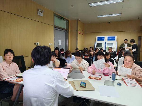 一暄康养受邀为华阳街道社区工作人员开展养老服务消费券和长护险培训