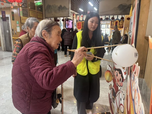 元宵活动夹汤圆