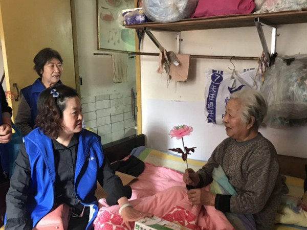一暄康养上门慰问高龄老人