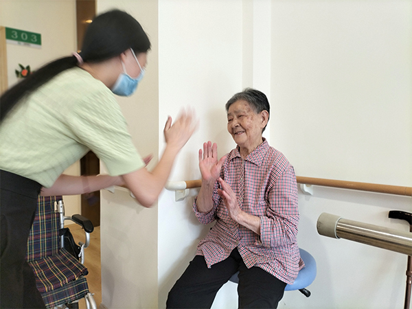 成都星级养老院一暄康养面向家属朋友们发起倡议书2