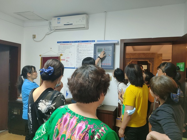 四川服务好的养老院一暄康养（西门）院在一楼大厅召开全院消防安全培训3