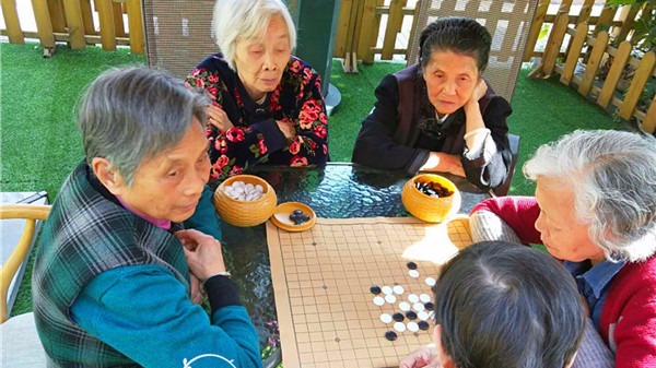 【一暄康养】长者适不适合下五子棋？