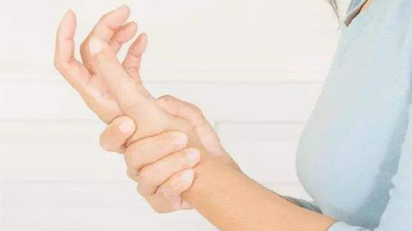 【一暄康养】长时间使用电脑时，身体要如何保养？（下）-活动手腕