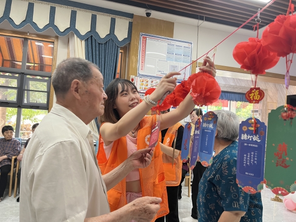 一暄康养院内文娱活动