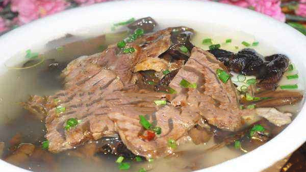 成都养老院经验分享：黑豆养生食谱——首乌黑豆牛肉汤