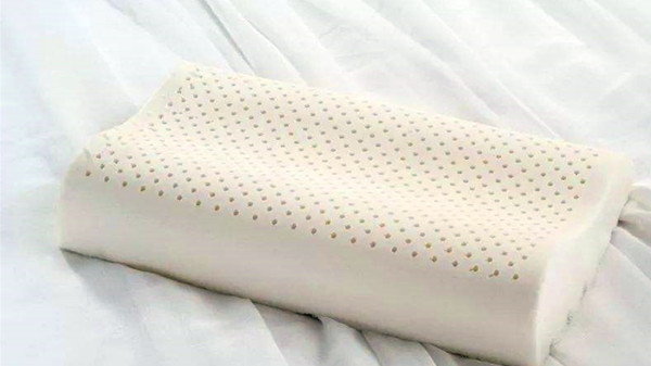 成都高端养老院-一暄康养介绍枕芯要经常洗经常晒（二）-乳胶枕头