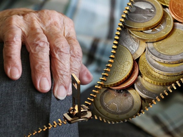 养老服务领域非法集资风险大，民政局发文提示广大老年人需谨慎！