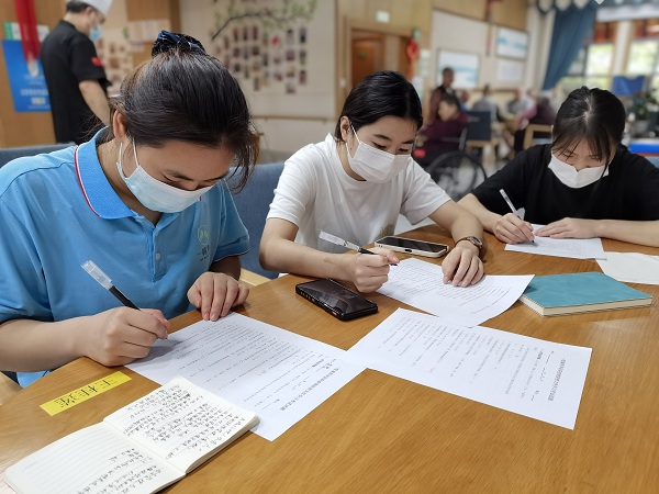 成都武侯区附近的养老院一暄康养组织全院学习《养老机构新冠肺炎疫情常态化防控指南（市民政局修订版）》3