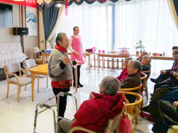 华阳养老院一暄康养迎新会上蒋奶奶讲话