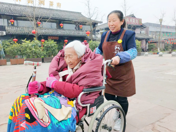 成都高端养老院一暄康养致敬养老工作者2