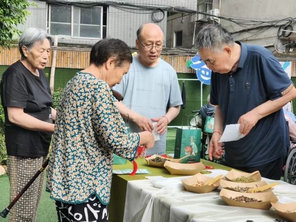 一暄康养双流院长者制香囊