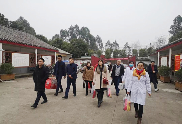 看望慰问百岁老人丨一暄康养践行公益一直在路上1