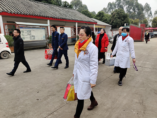 看望慰问百岁老人丨一暄康养践行公益一直在路上3