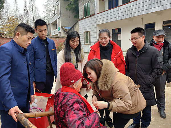 看望慰问百岁老人丨一暄康养践行公益一直在路上6