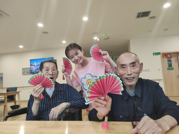 养老院的清凉小折扇