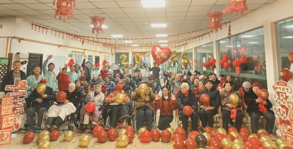 一暄康养双流院蛇年年会大合照