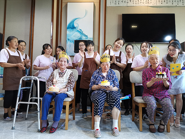 一暄康养八月生日会，不一样的精彩