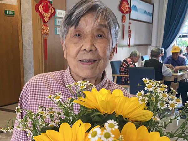 鲜花与奶奶