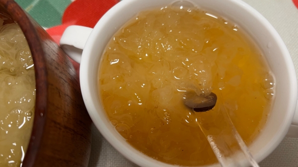 成都养老院经验分享：【养生】银耳的养生保健功效有哪些？3