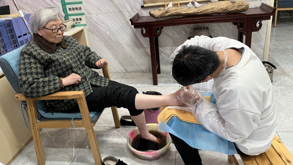 成都养老院一暄康养教您从生活中的小细节谈养生（上）-泡脚