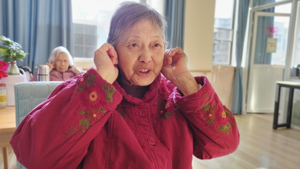 成都养老院经验：按摩头皮好处多，防脱助眠样样行（下）