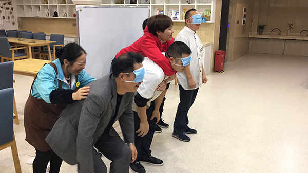 成都养老院秋季趣味活动释放压力 增进沟通3