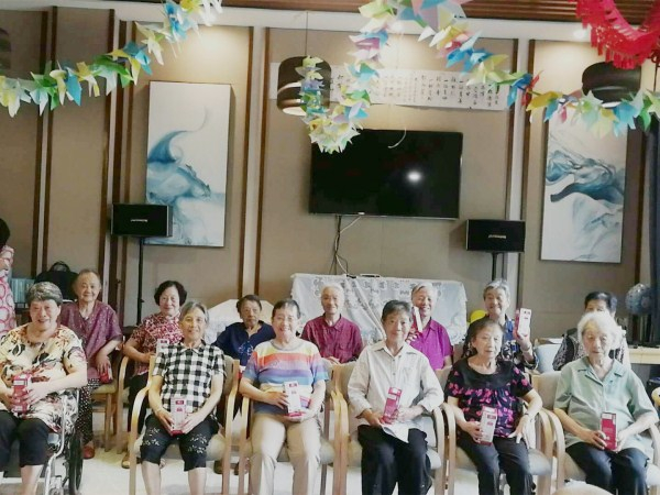 成都养老院|一暄康养为庆祝建党97周年举办红歌会