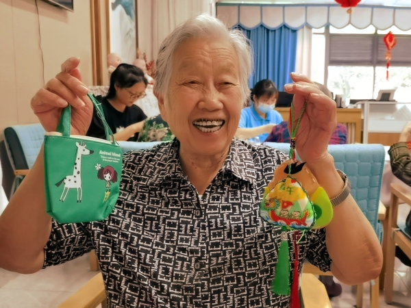 制作艾草香包