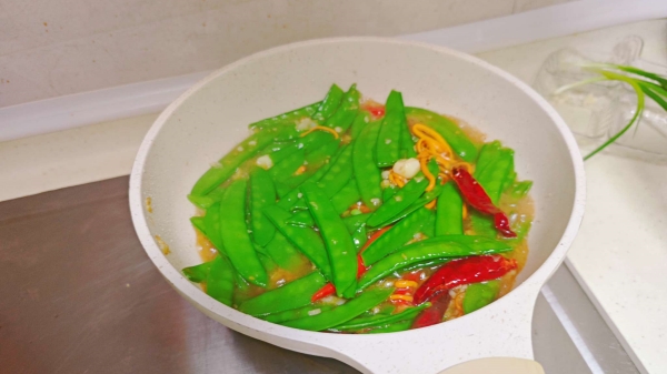 成都金牛区养老院美味分享荷兰豆