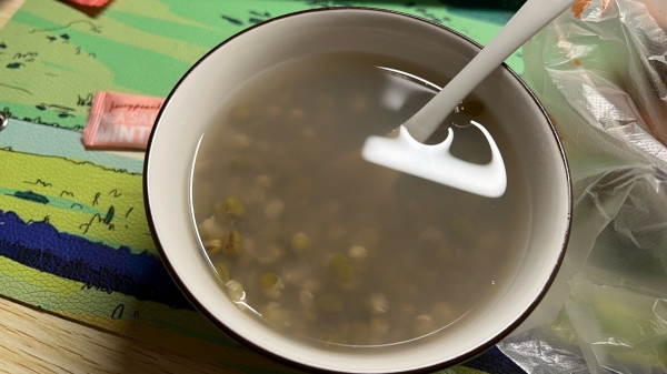 成都金牛区养老院夏季美食推荐南瓜绿豆汤