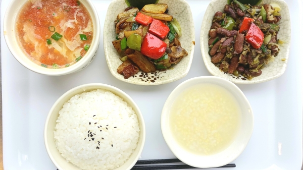 成都青羊区养老院一暄康养介绍老年人饮食方面需要注意哪些