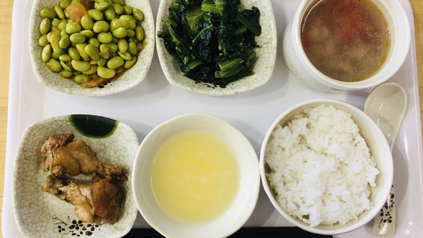 成都金牛区养老院一暄康养带您了解老年人的营养膳食原则