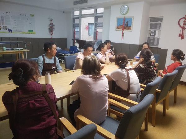 为提高护理质量，一暄康养两河公园院护理部开展周例会