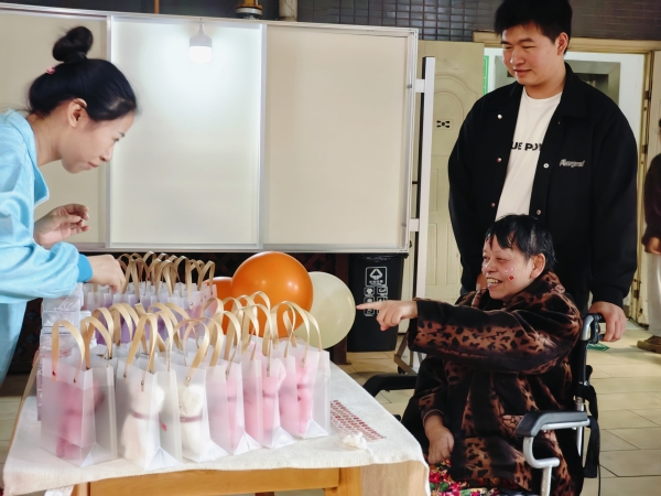 一暄康养双流院重阳游园会-兑换小礼品