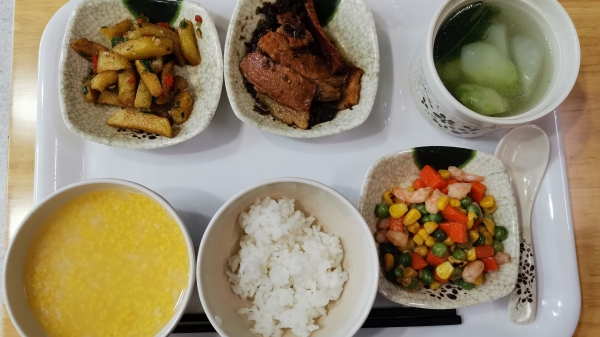 成都青羊区养老院介绍老年人吃虾的禁忌