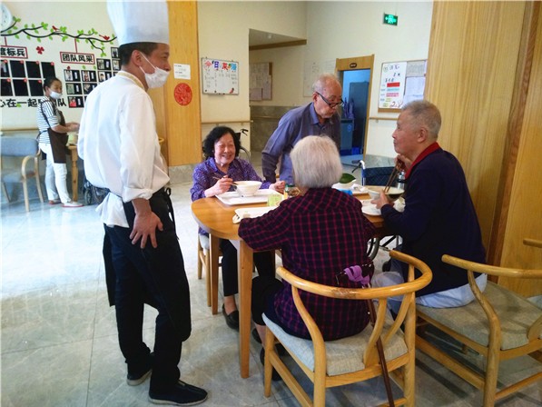 一暄康养进行长者饮食满意度调查