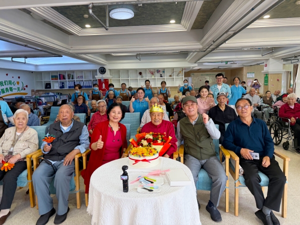 一暄康养金牛院百岁长者生日庆典
