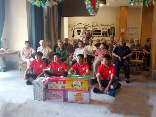 成都养老院|四川九牛足球俱乐部志愿者慰问一暄康养老人
