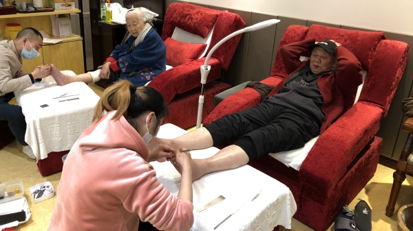 冬季泡脚好处多，一暄康养教您正确泡脚（六）