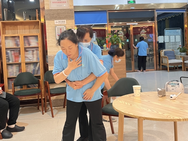 团队赛海姆立克急救比拼