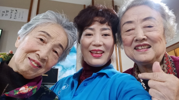 成都青羊区养老院一暄康养介绍老年人老花眼的治疗偏方