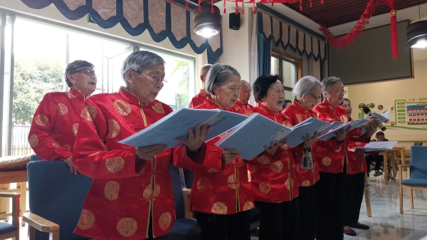 成都金牛区养老院告诉您大声唱歌对老年人的好处1