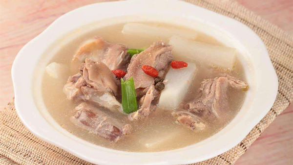美味鸭肉的10种做法，成都金牛区养老院教您制作（一）-酸萝卜老鸭汤